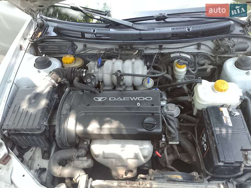 Седан Daewoo Nubira 1999 в Ананьеве