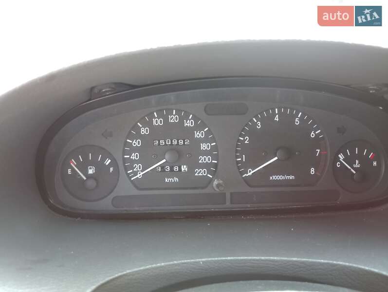 Седан Daewoo Nubira 1999 в Ананьеве