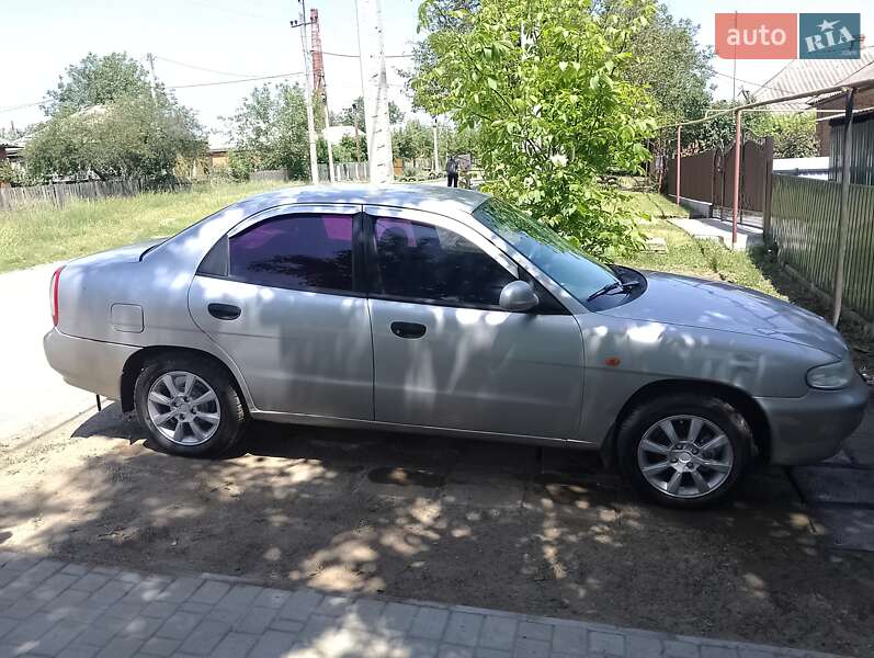 Седан Daewoo Nubira 1999 в Ананьеве