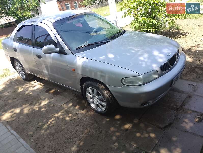Седан Daewoo Nubira 1999 в Ананьеве