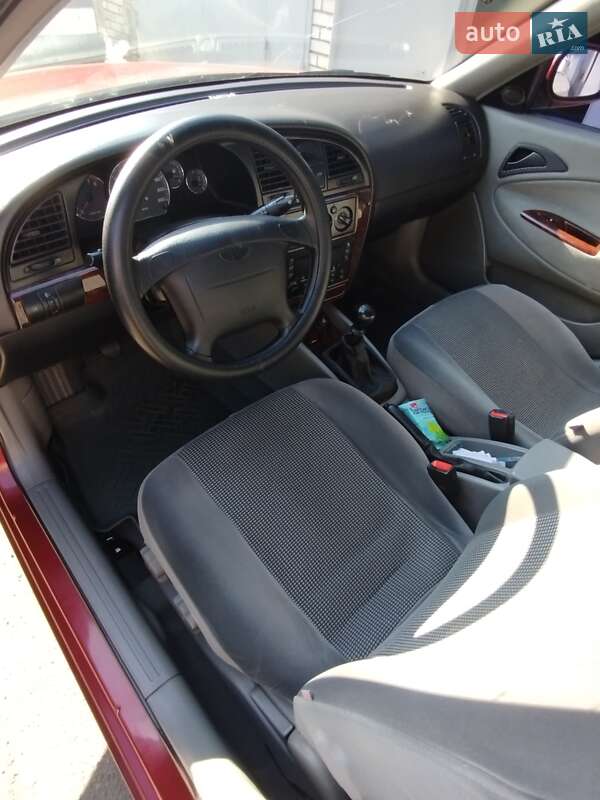 Седан Daewoo Nubira 2003 в Киеве