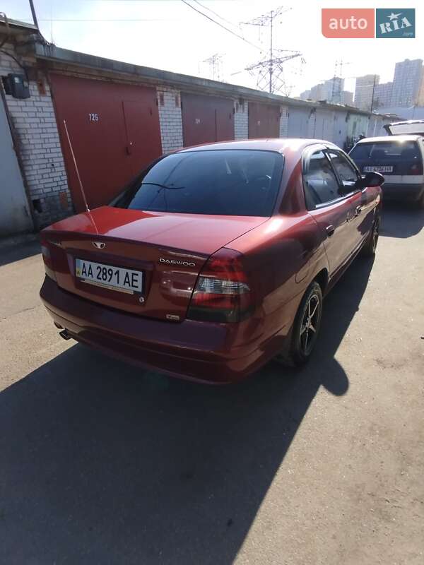 Седан Daewoo Nubira 2003 в Киеве