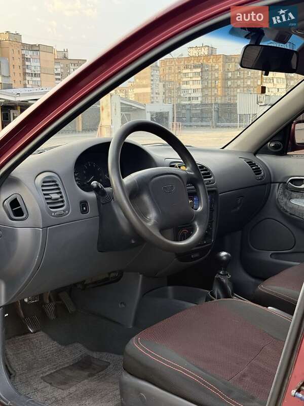 Седан Daewoo Nubira 1998 в Києві