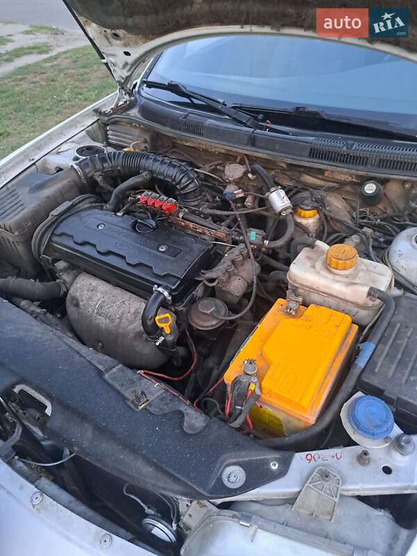 Седан Daewoo Nubira 1998 в Чугуєві