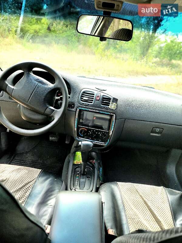 Седан Daewoo Nubira 1998 в Днепре