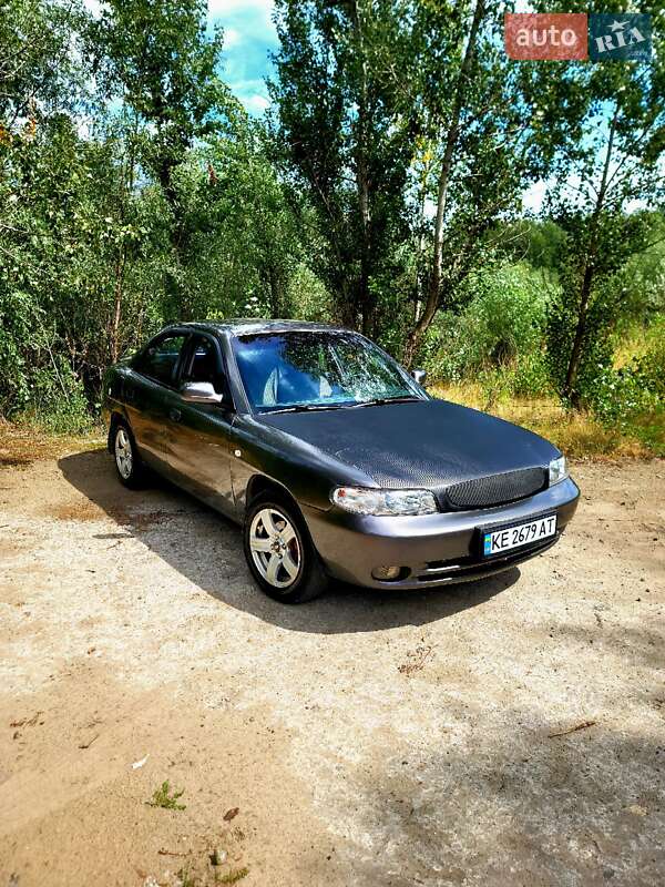 Седан Daewoo Nubira 1998 в Днепре