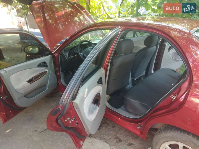 Седан Daewoo Nubira 2002 в Запорожье