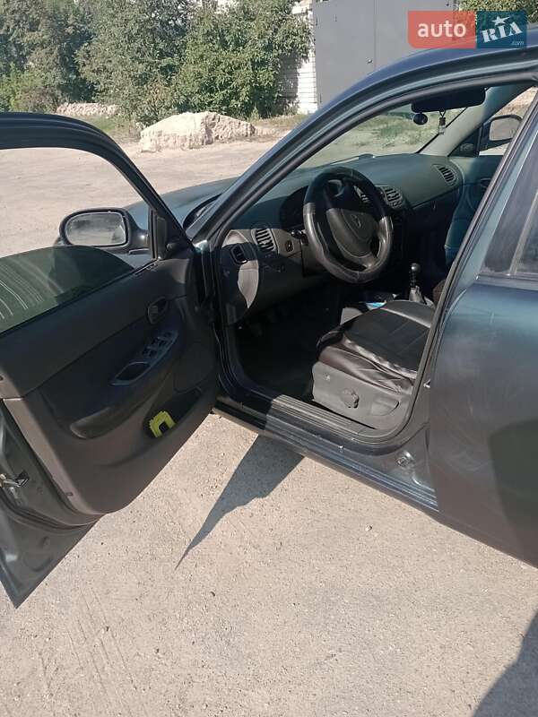 Седан Daewoo Nubira 1998 в Днепре