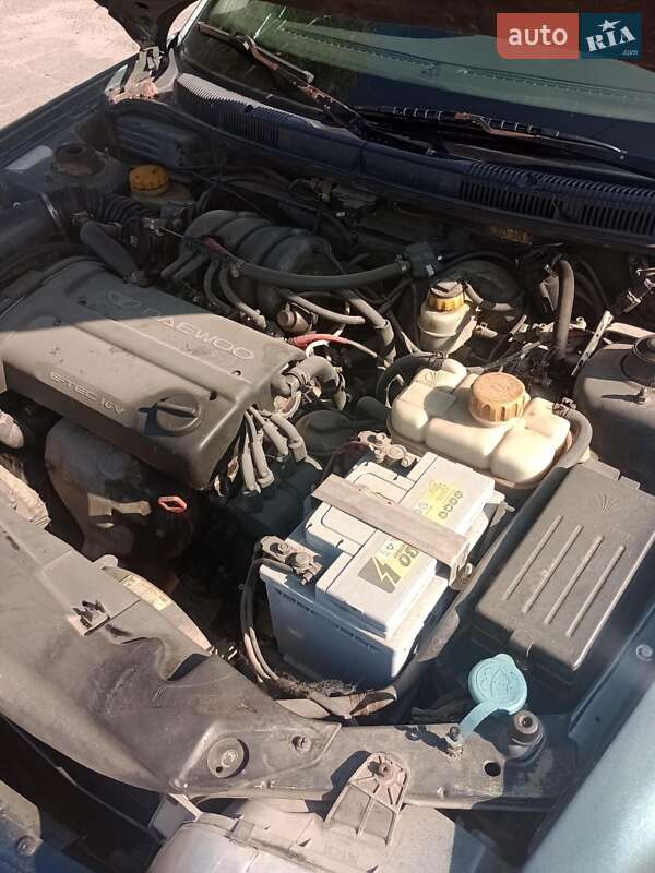 Седан Daewoo Nubira 1998 в Днепре