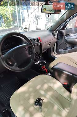 Седан Daewoo Nubira 1998 в Овідіополі