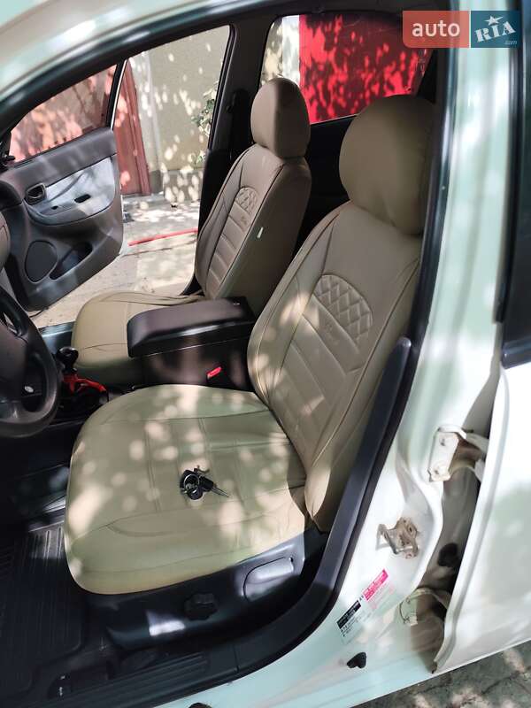 Седан Daewoo Nubira 1998 в Овидиополе