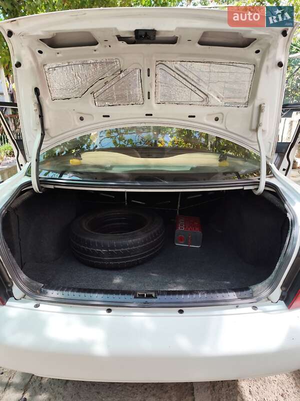 Седан Daewoo Nubira 1998 в Овидиополе