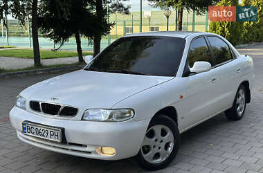 Седан Daewoo Nubira 1998 в Львове