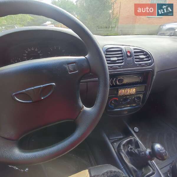 Хэтчбек Daewoo Nubira 1998 в Карловке