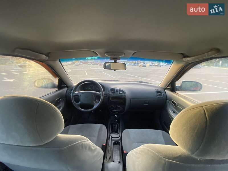 Седан Daewoo Nubira 1998 в Бердичеве