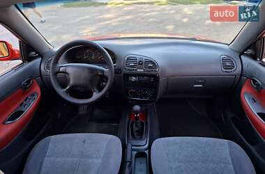 Хетчбек Daewoo Nubira 1998 в 