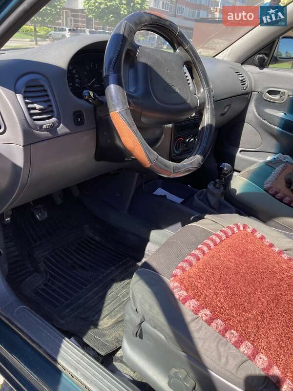 Седан Daewoo Nubira 1998 в Краматорске