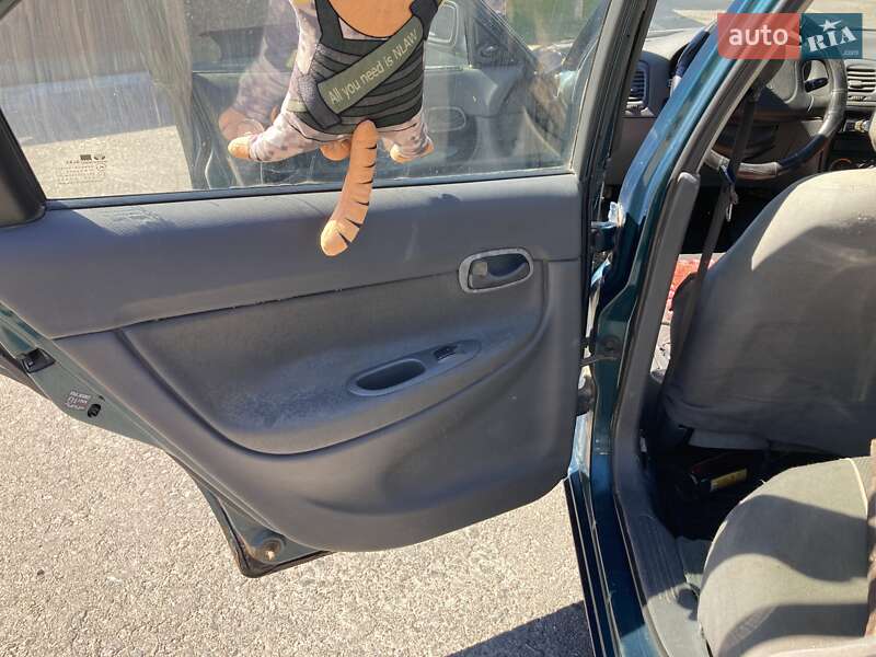 Седан Daewoo Nubira 1998 в Краматорске