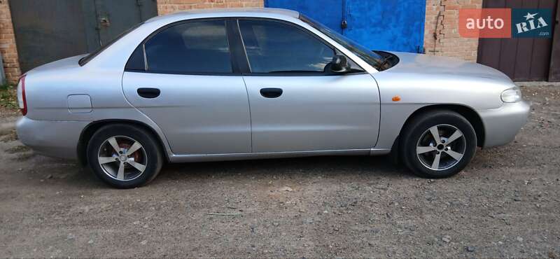 Седан Daewoo Nubira 1998 в Полтаве