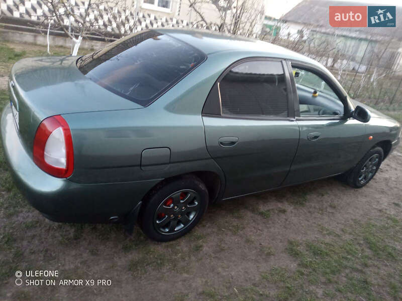 Седан Daewoo Nubira 1998 в Сарнах