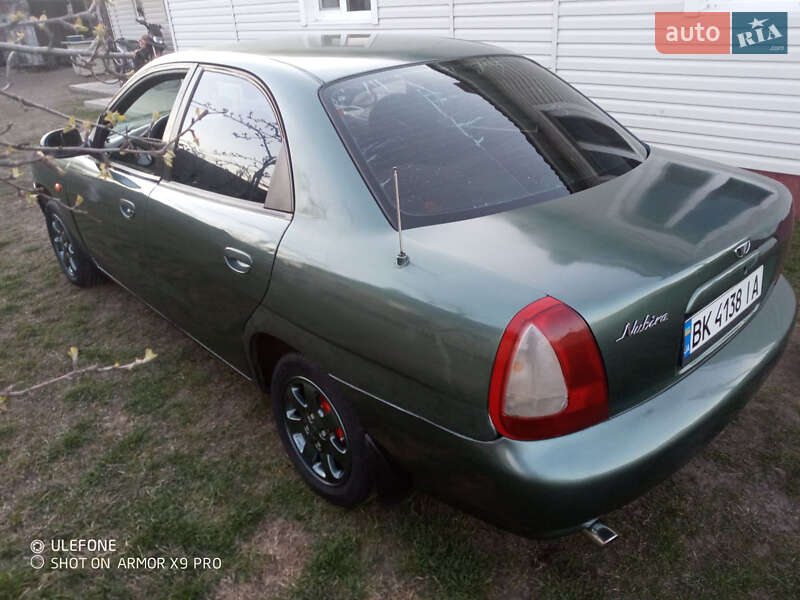 Седан Daewoo Nubira 1998 в Сарнах