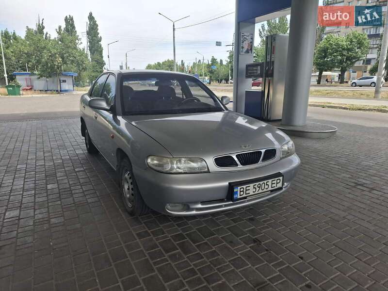 Седан Daewoo Nubira 1998 в Миколаєві