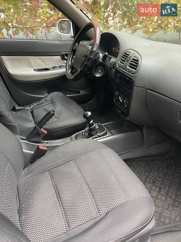 Седан Daewoo Nubira 1998 в Одессе