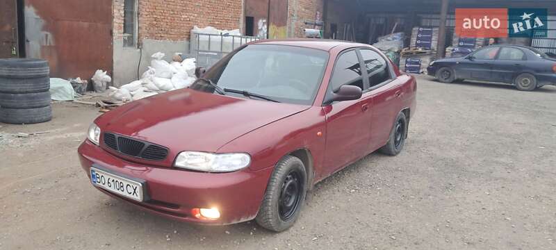 Седан Daewoo Nubira 1998 в Підволочиську