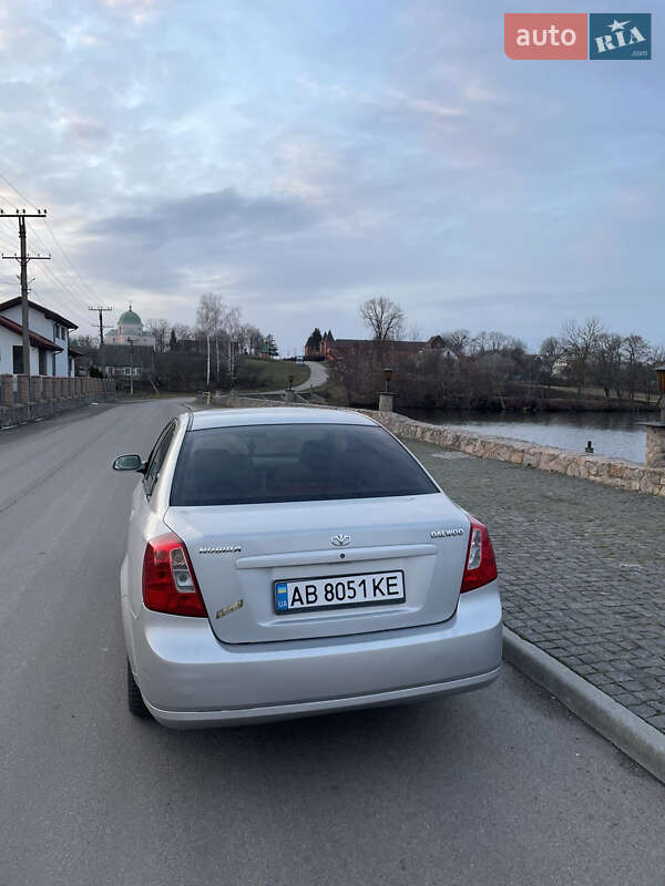 Седан Daewoo Nubira 2004 в Погребище