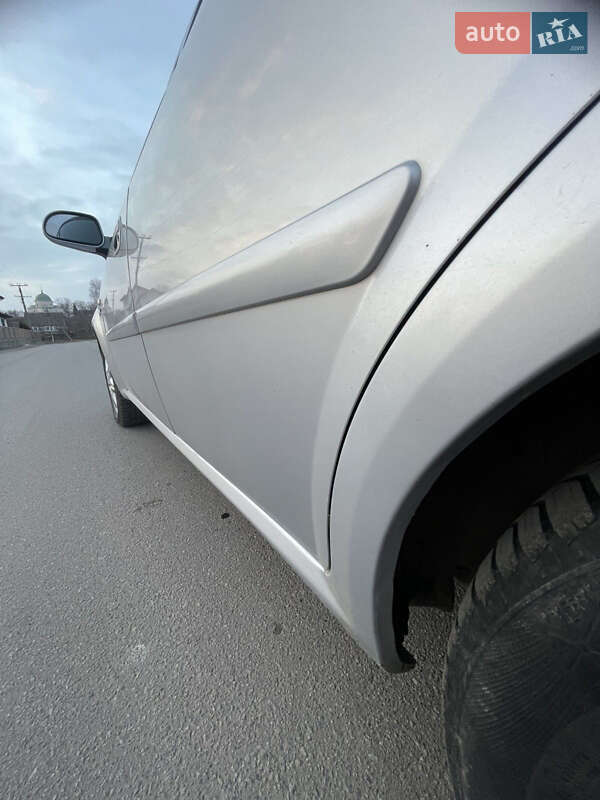 Седан Daewoo Nubira 2004 в Погребище