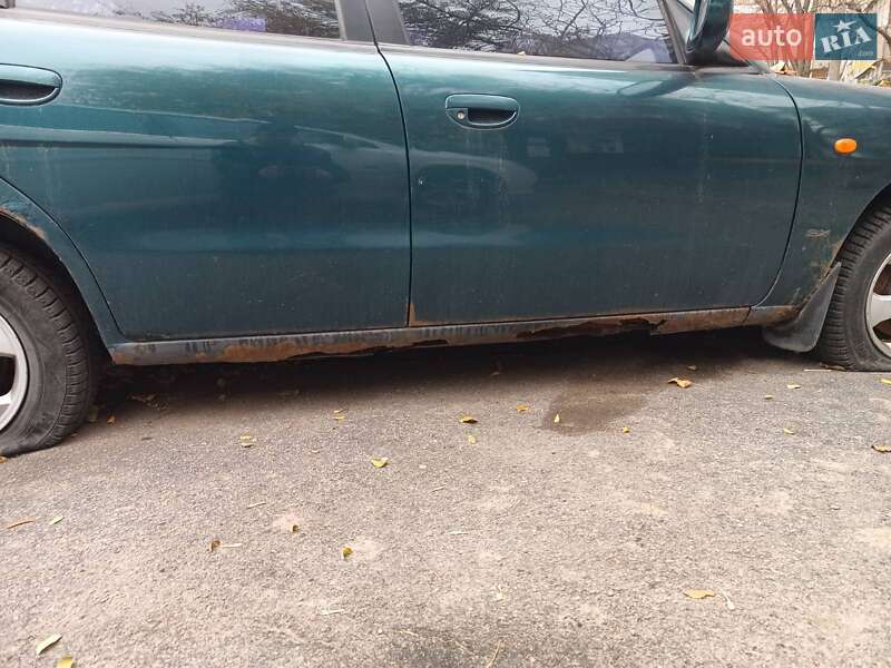 Седан Daewoo Nubira 1998 в Дніпрі