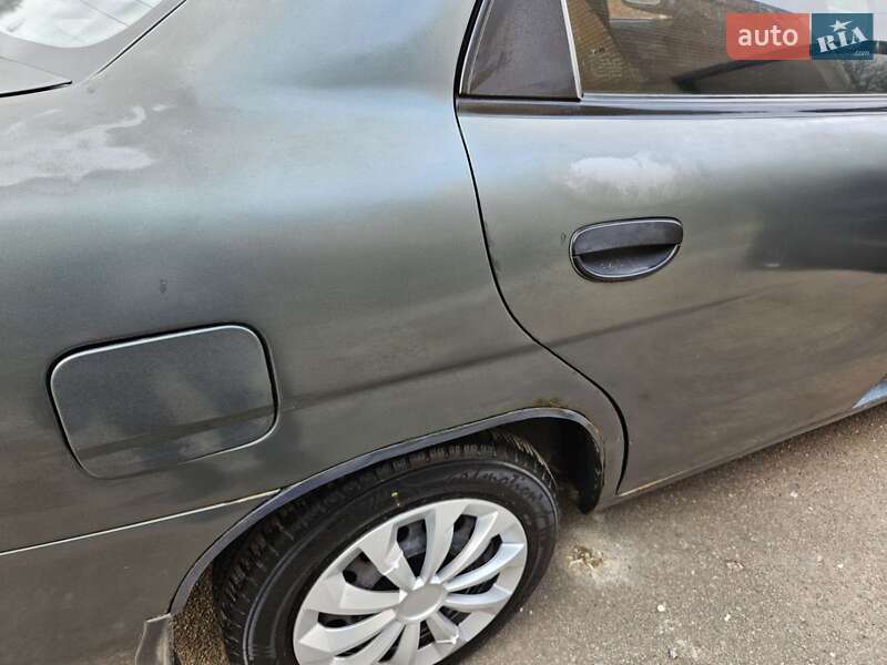 Седан Daewoo Nubira 1998 в Обухові