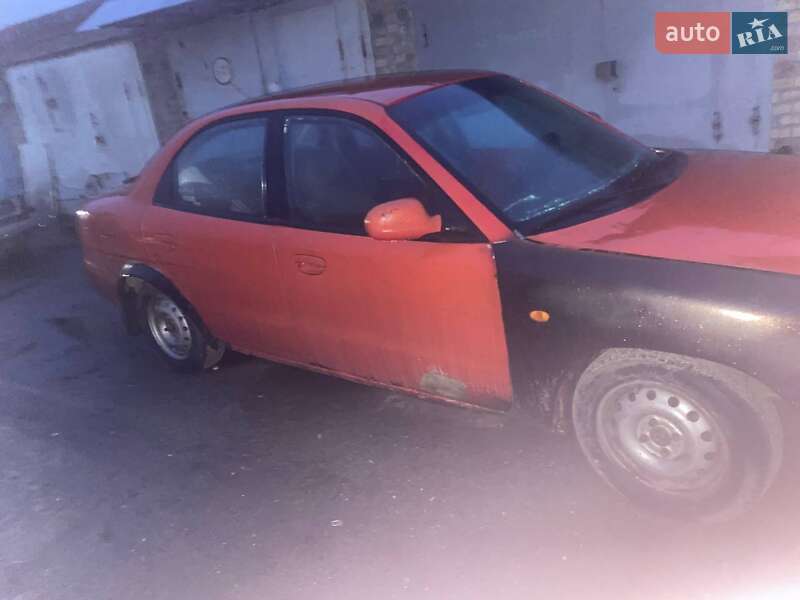 Седан Daewoo Nubira 1998 в Киеве
