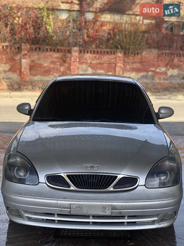 Седан Daewoo Nubira 2002 в Павлограді