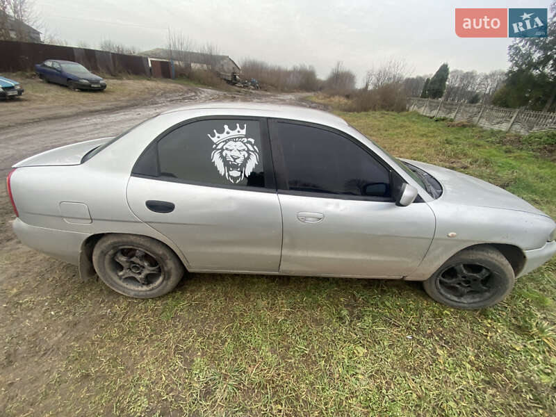 Седан Daewoo Nubira 1998 в Киеве