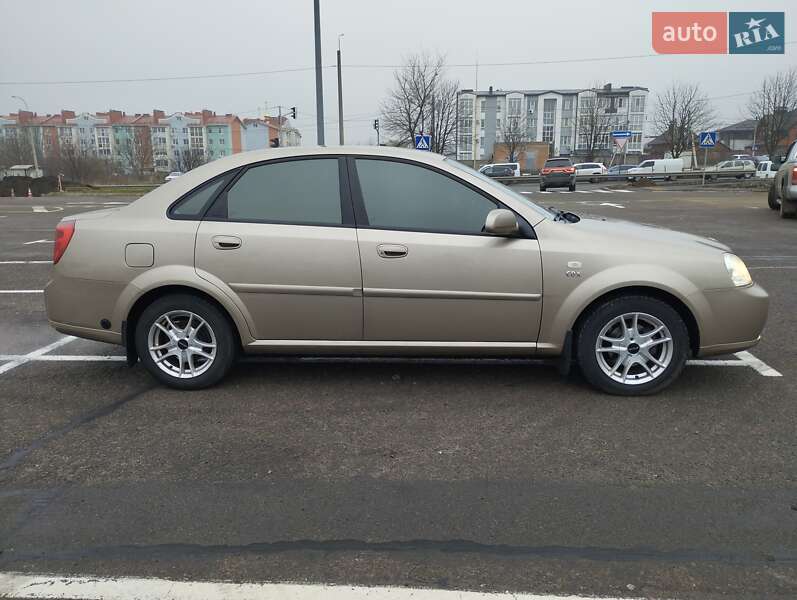 Седан Daewoo Nubira 2004 в Остроге