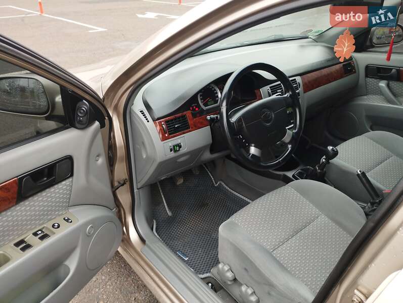 Седан Daewoo Nubira 2004 в Остроге