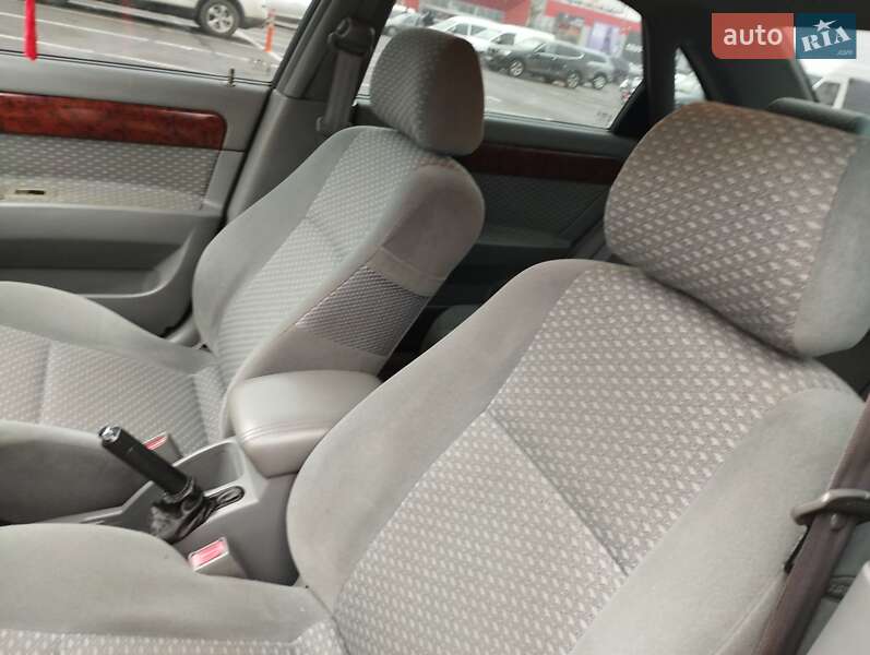 Седан Daewoo Nubira 2004 в Остроге