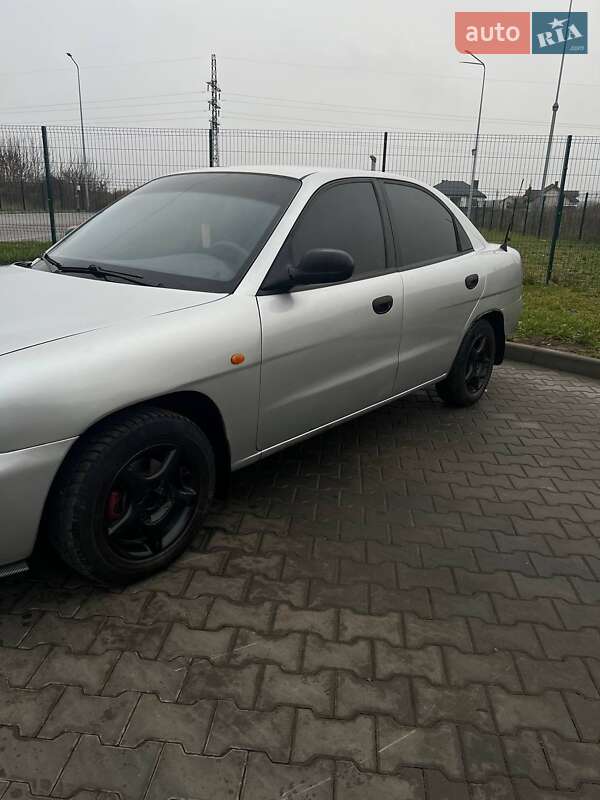 Седан Daewoo Nubira 1998 в Луцьку