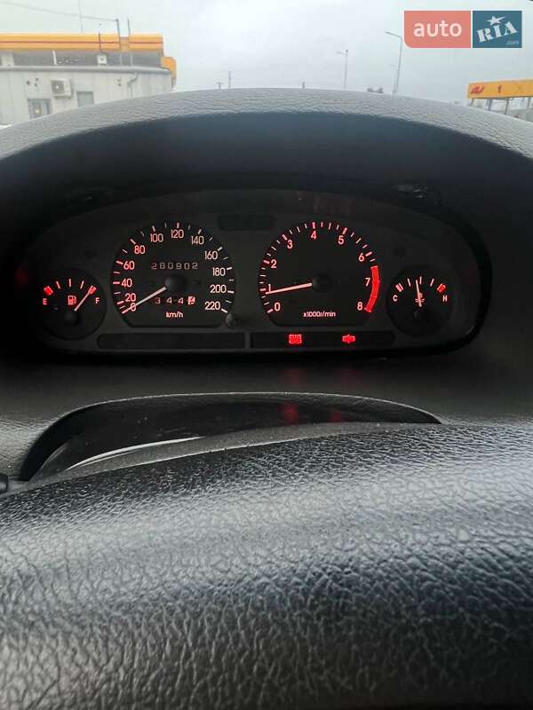 Седан Daewoo Nubira 1998 в Луцьку