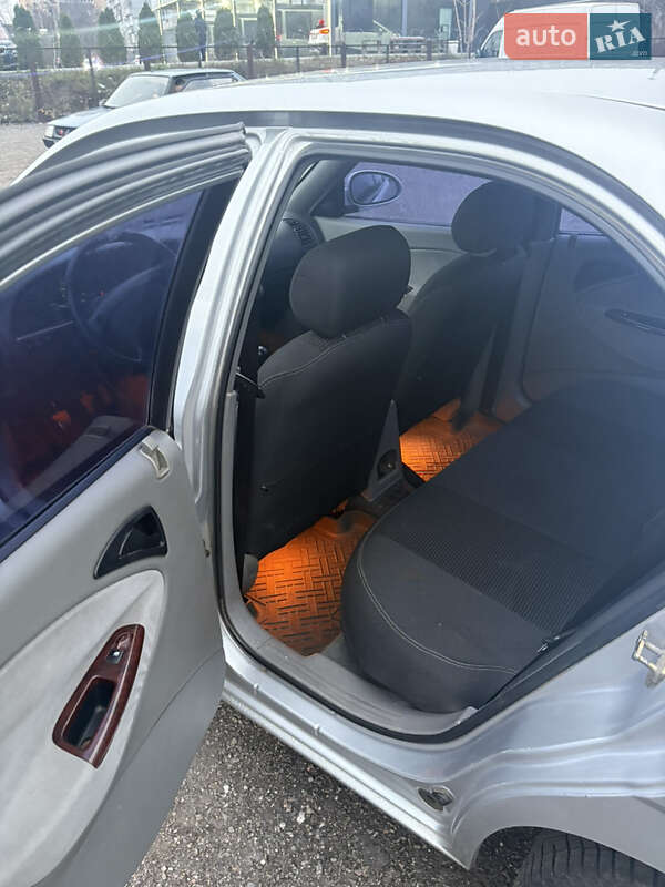 Седан Daewoo Nubira 2003 в Запоріжжі