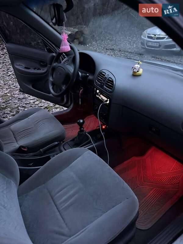 Седан Daewoo Nubira 1998 в Карловке