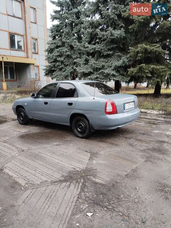 Седан Daewoo Nubira 1998 в Чутове