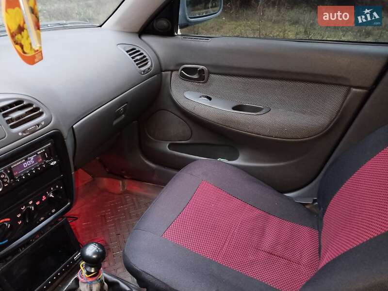 Седан Daewoo Nubira 1998 в Чутове