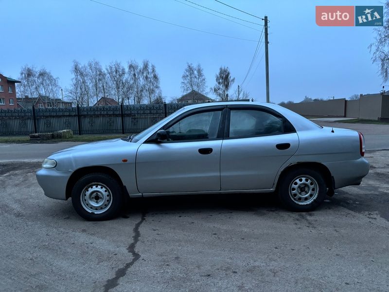 Седан Daewoo Nubira 1998 в Бобровиці
