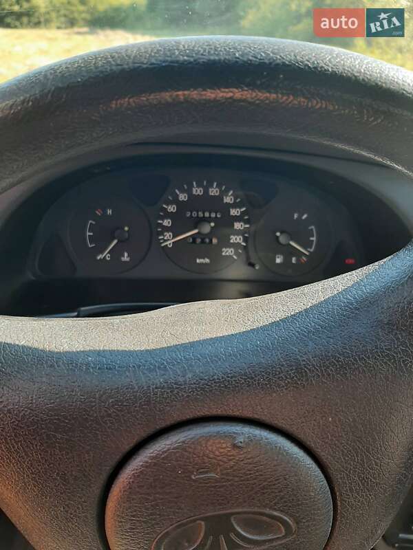 Седан Daewoo Sens 2004 в Львове
