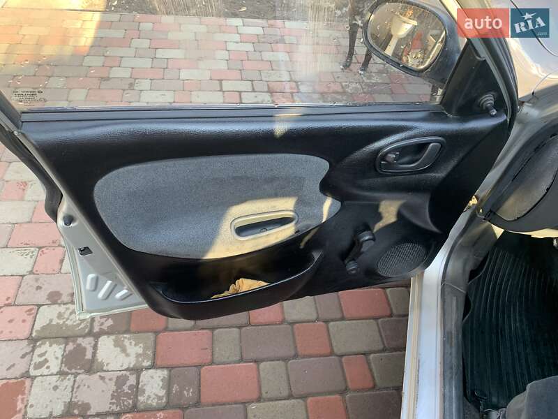 Седан Daewoo Sens 2004 в Чернігові
