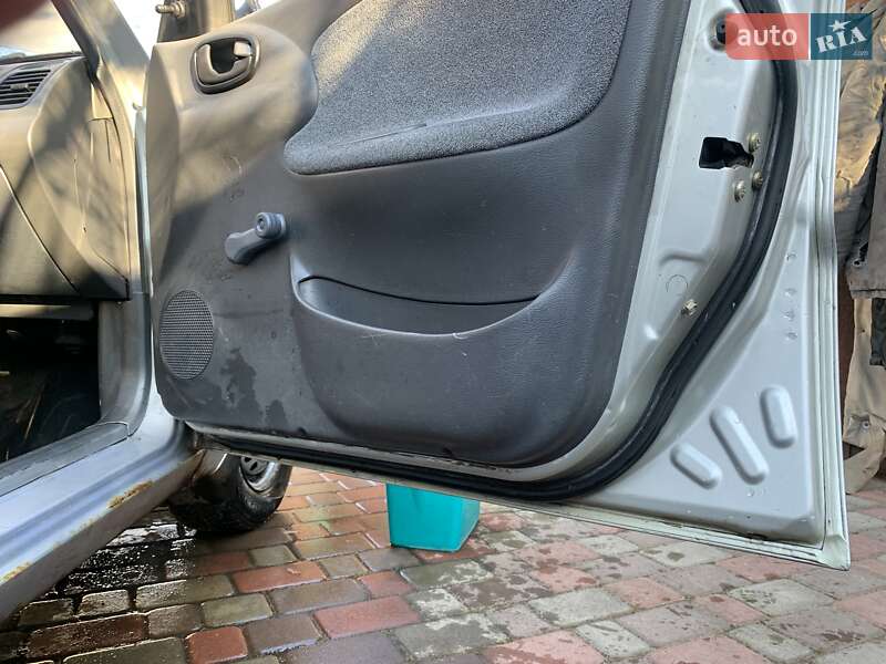 Седан Daewoo Sens 2004 в Чернігові