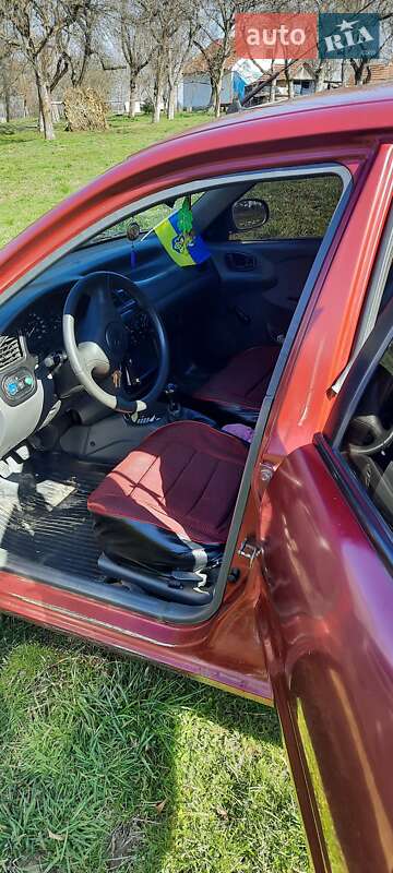 Седан Daewoo Sens 2006 в Косове