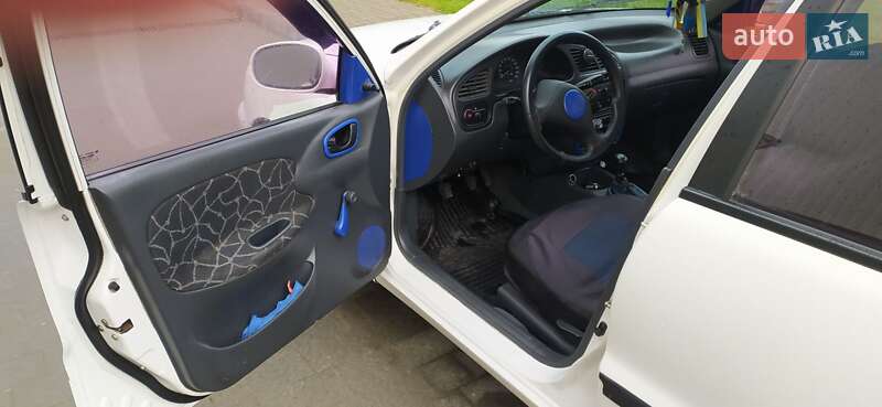 Седан Daewoo Sens 2002 в Львове